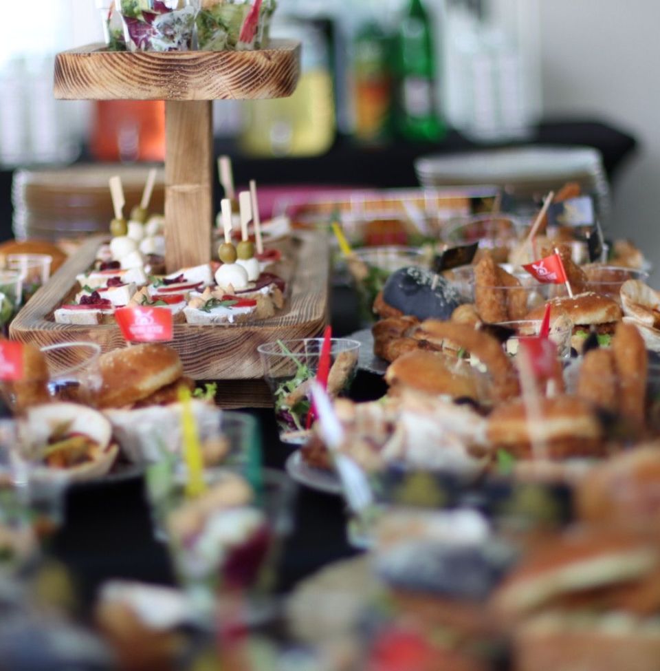 Raznovrsnost okusa i savršena organizacija: Vaš catering partner