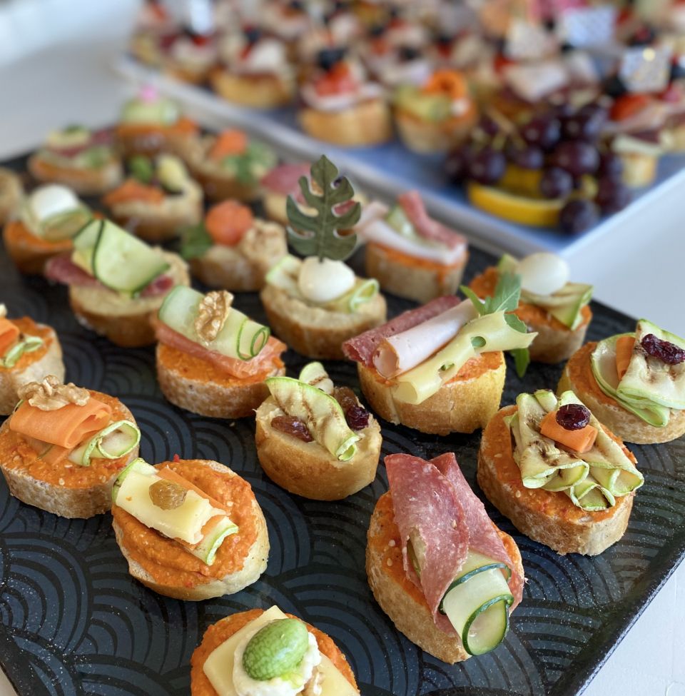 Raznovrsnost okusa i savršena organizacija: Vaš catering partner