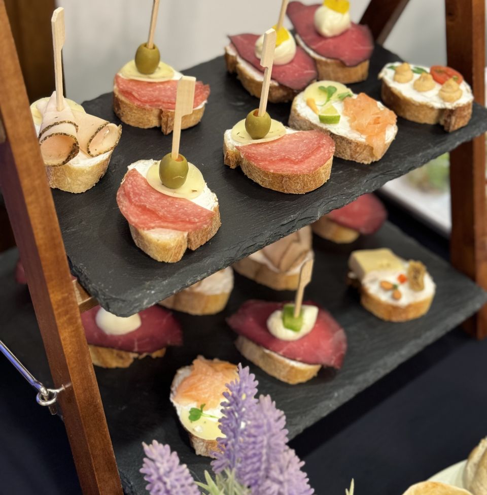 Raznovrsnost okusa i savršena organizacija: Vaš catering partner
