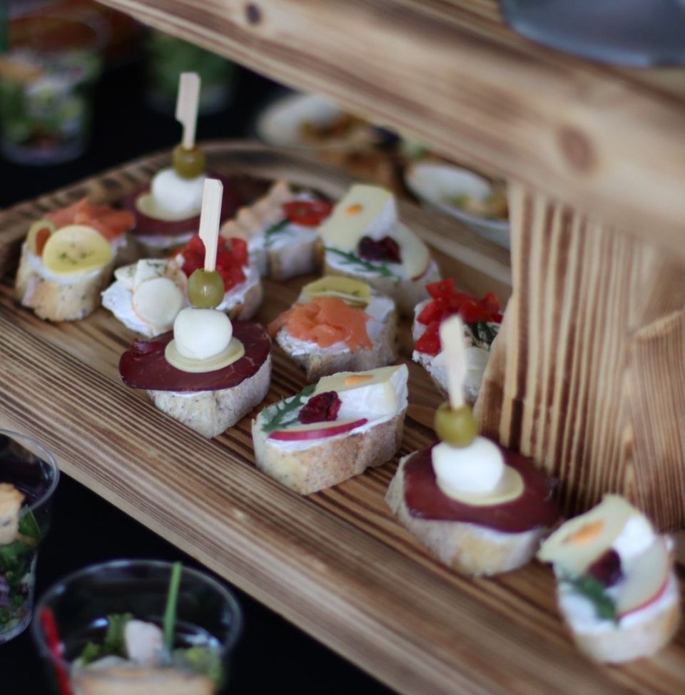 Raznovrsnost okusa i savršena organizacija: Vaš catering partner